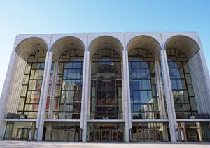 多摩市の注文住宅に玄関収納を導入　